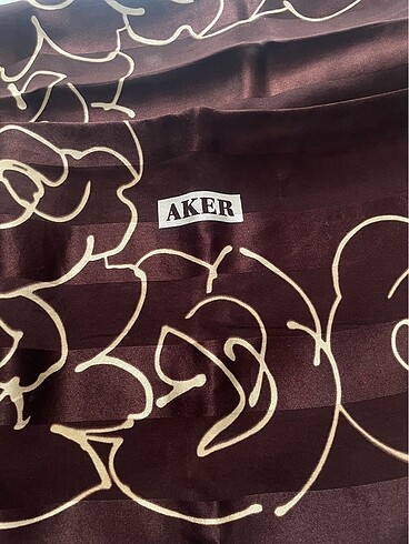 Aker eşarp