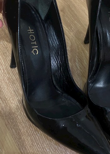 Hotiç Parlak Siyah Stiletto Topuklu Kadın Ayakkabı