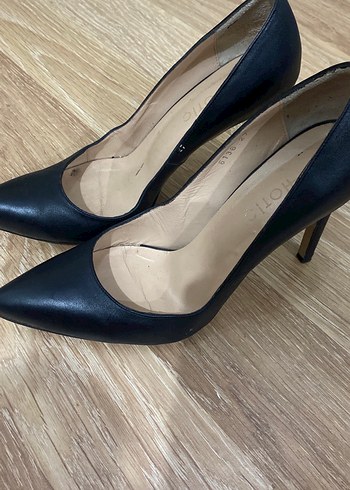 Klasik Siyah Tokalı Stiletto Topuklu