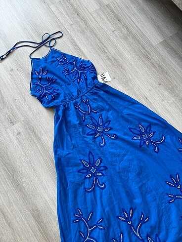 Zara Boncuk İşlemeli Mavi Elbise