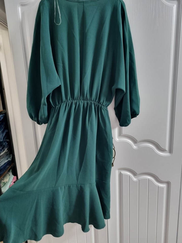 Yeşil volanlı elbise - Görsel 2