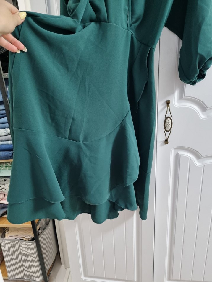 Yeşil volanlı elbise - Görsel 4