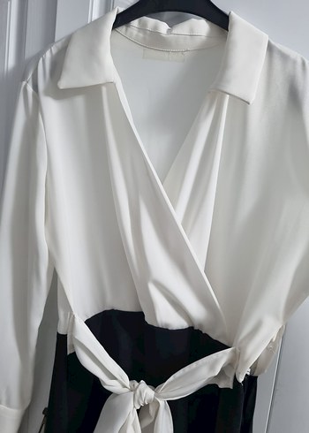 Beyaz V Yakalı Kemerli Mini Ofis Elbisesi - Görsel 5