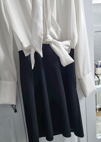 Beyaz V Yakalı Kemerli Mini Ofis Elbisesi - Görsel 6