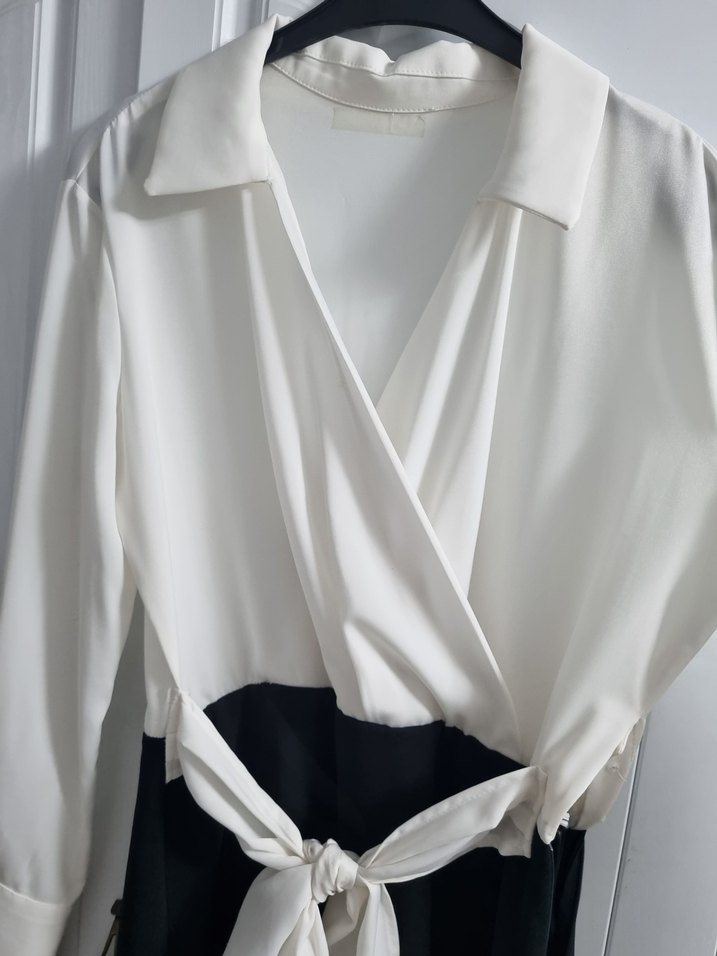 Beyaz V Yakalı Kemerli Mini Ofis Elbisesi - Görsel 5