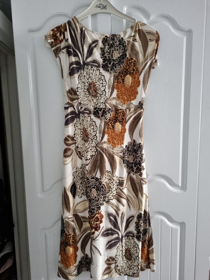 Kahverengi Desenli V Yaka Uzun Kadın Elbise - Görsel 2