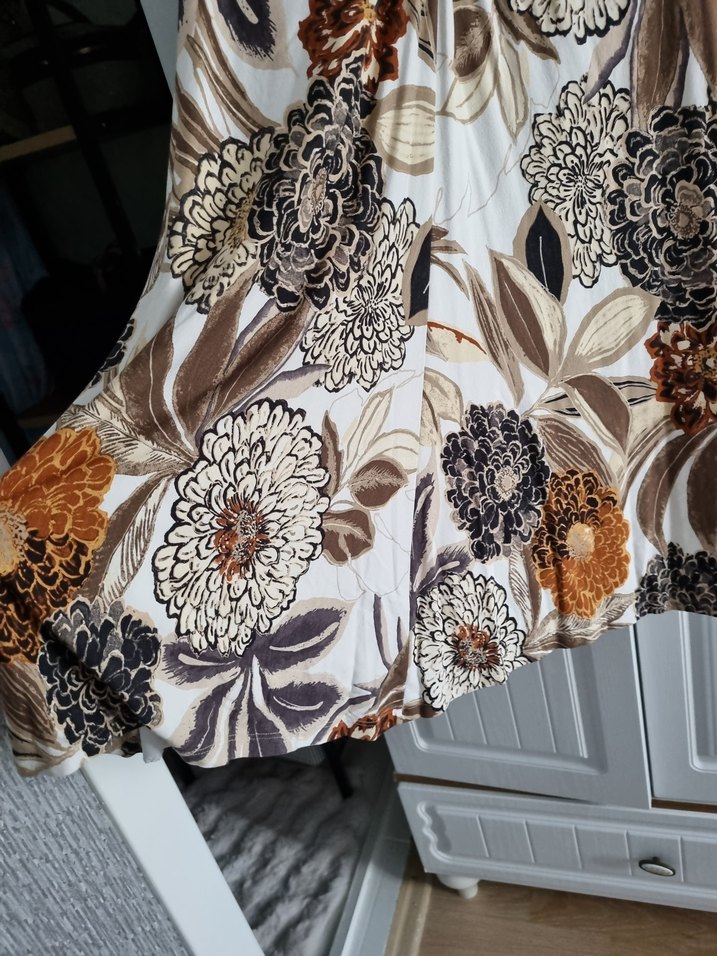 Kahverengi Desenli V Yaka Uzun Kadın Elbise - Görsel 4