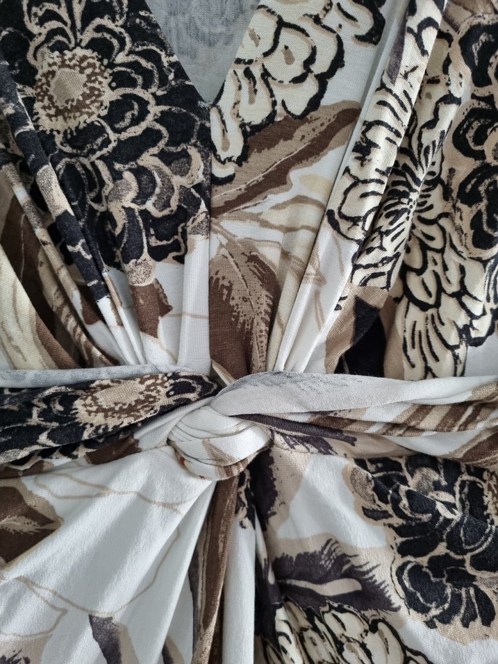 Kahverengi Desenli V Yaka Uzun Kadın Elbise - Görsel 3