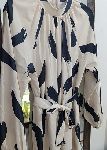 46 Beden Uzun Kollu Beyaz Zebra Desenli Elbise