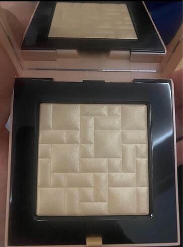  Beden Bobbi Brown Highlighting Powder