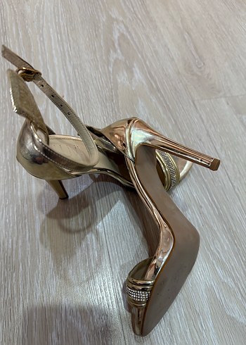 38 Beden Gold taşlı Stiletto Topuklu Ayakkabı