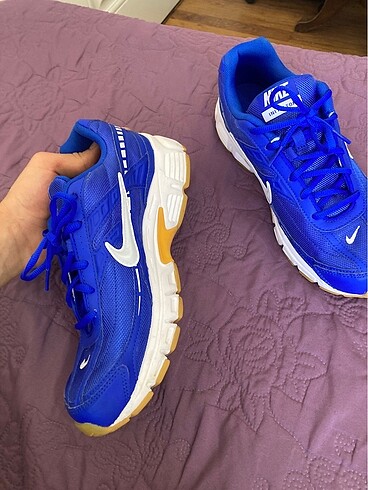 42.5 Beden mavi Renk (Nike initiatör) koşu ayakkabısı...