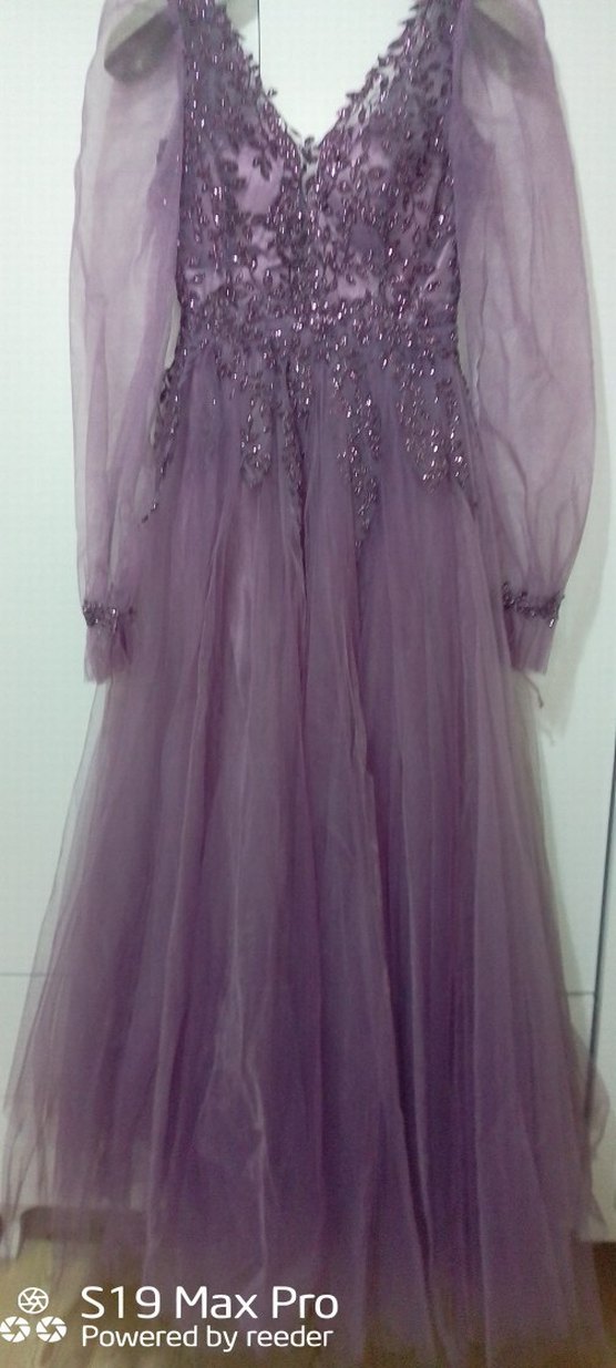 Uzun Kollu Mor İşlemeli Abiye Elbise - Görsel 5