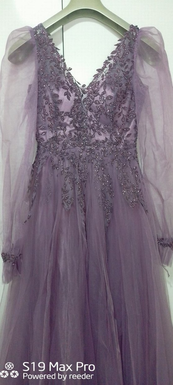 Uzun Kollu Mor İşlemeli Abiye Elbise - Görsel 3