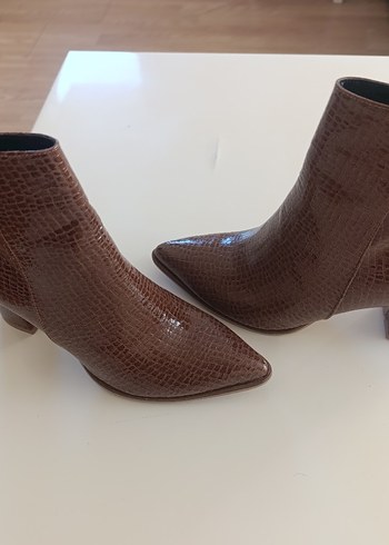 Zara Kahverengi Yılan Desenli Deri Topuklu Bot numarası 44