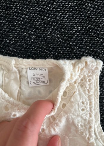 LC Waikiki Kız Çocuk Beyaz Nakışlı Fırfırlı Elbise