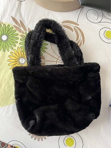 Siyah peluş kol çantası