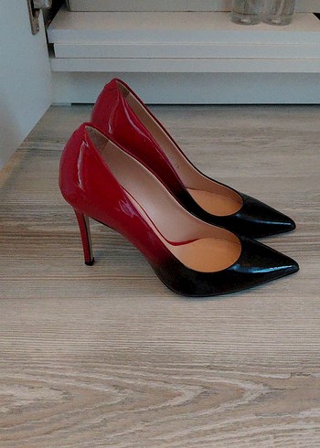 Klasik Kırmızı Siyah Rugan Stiletto