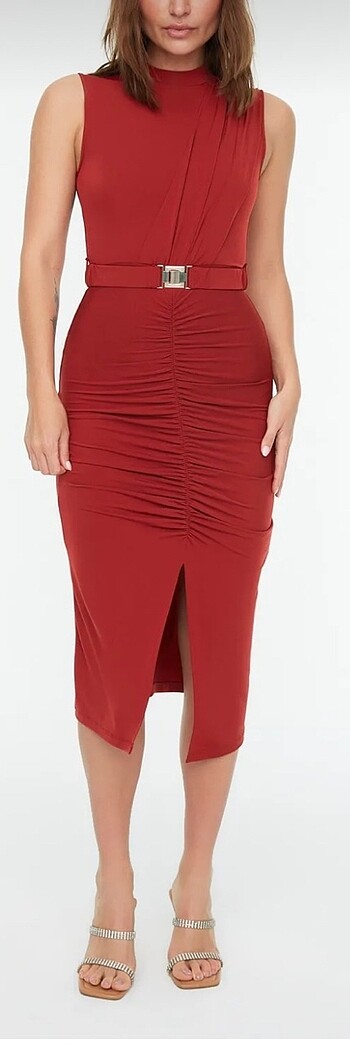 Trendyol & Milla Kiremit Rengi Vücuda Oturan Kolsuz Drape Detaylı Kemerli Midi Es