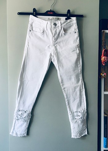 Koton Dantel Detaylı Beyaz Kadın Jean