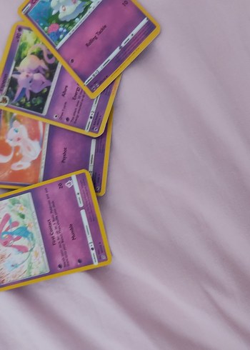 Mor Pokemon kartı yeni kullanılammıs nadir seri değil.