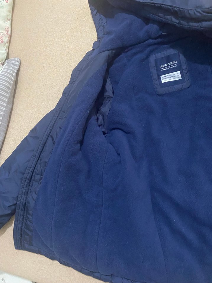 Erkek Çocuk mont fermuari bozuk fakat önü çırt çırtlı kapanıyor - Görsel 4