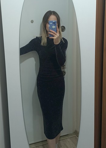 Siyah Uzun Kollu Yüksek Yakalı Midi Elbise