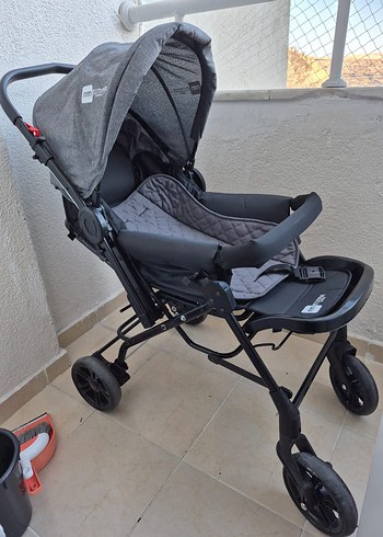 Gri Bebek Arabası Katlanabilir ve Rahat