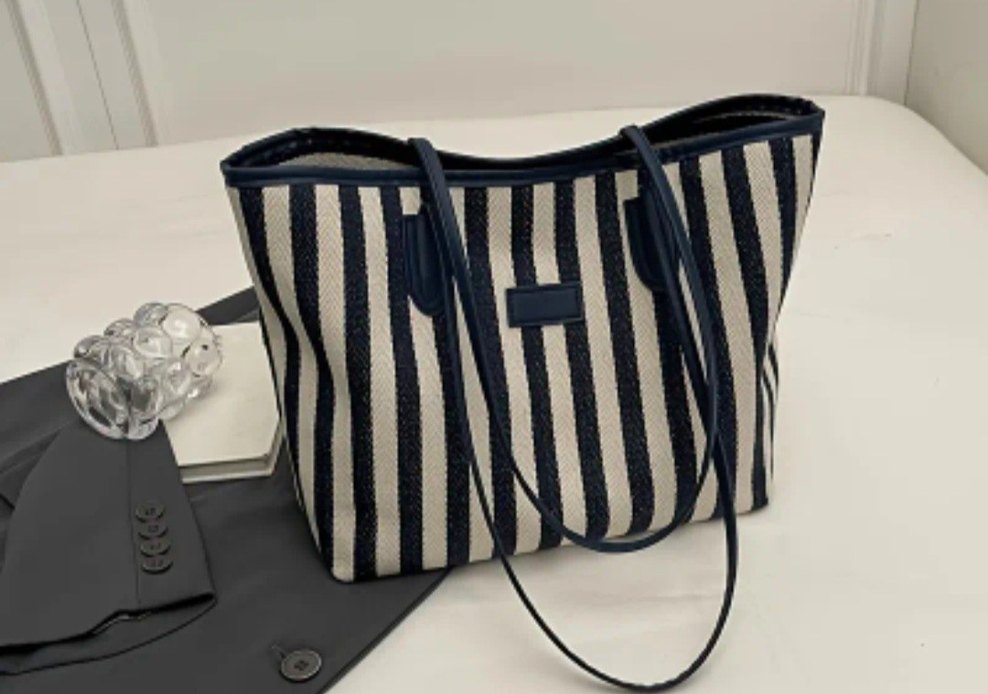 Siyah Beyaz Çizgili Kadın Omuz Çantası - Görsel 2