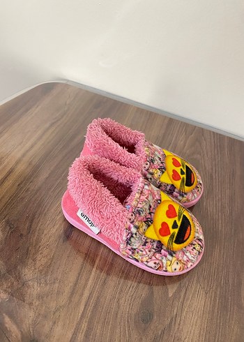 Kızlar için Renkli Peluş Ev Terliği - Görsel 2