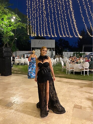 Siyah dantel detay gece elbisesi