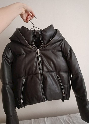Zara Eskitilmiş Görünümlü Crop Deri Ceket
