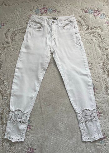 Düğmeli Beyaz Mini Kot Şort - Görsel 2