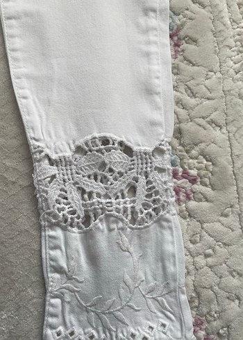 Düğmeli Beyaz Mini Kot Şort - Görsel 3