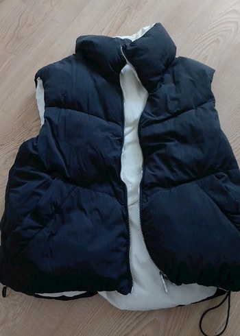 s Beden beyaz Renk Bershka Kadın Siyah-Beyaz Fermuarlı Şişme Yelek
