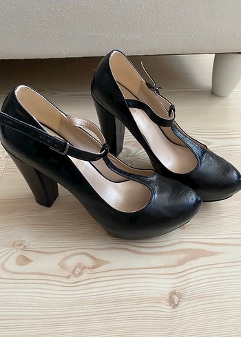 37 Beden Siyah Deri Stiletto Tokalı Kadın Topuklu Ayakkabı