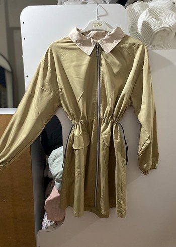 Bej Uzun Kuşaklı Kadın Yağmurluk - Görsel 3