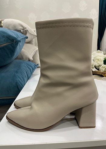 Bej Kadın Deri Topuklu Bot - Görsel 2