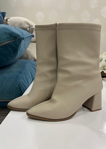 Bej Kadın Deri Topuklu Bot - Görsel 3