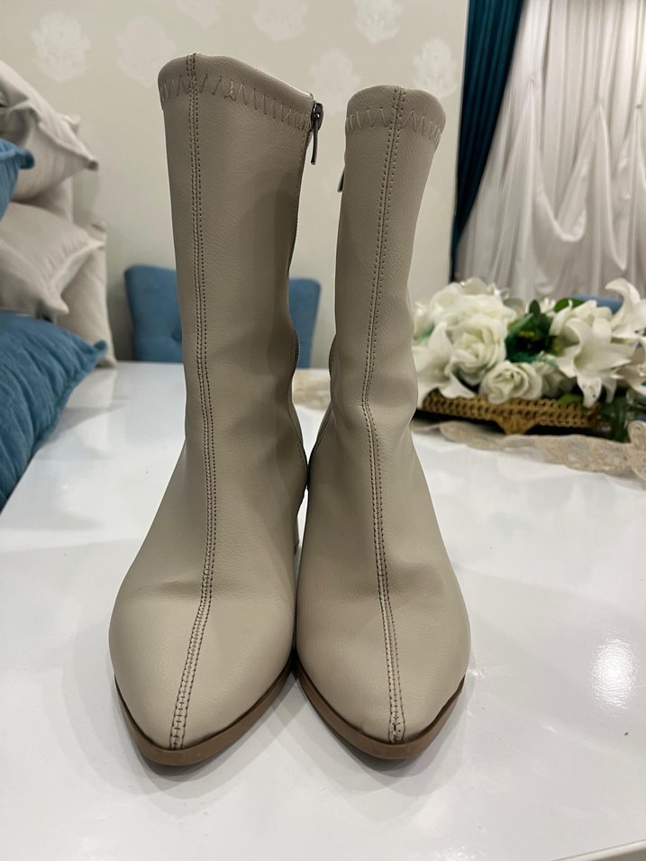 Bej Kadın Deri Topuklu Bot - Görsel 4