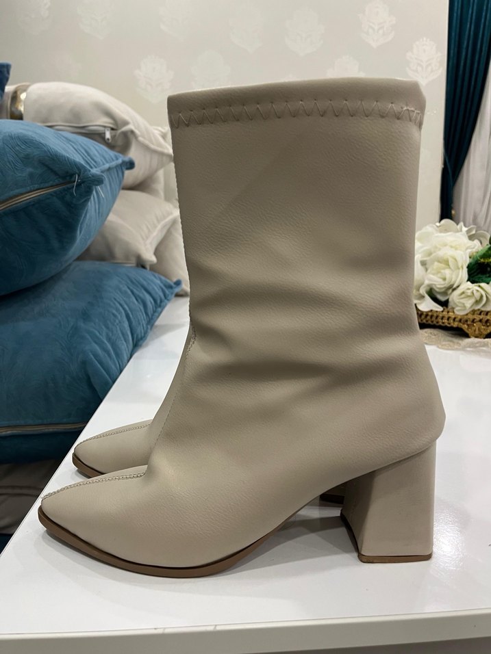 Bej Kadın Deri Topuklu Bot - Görsel 2