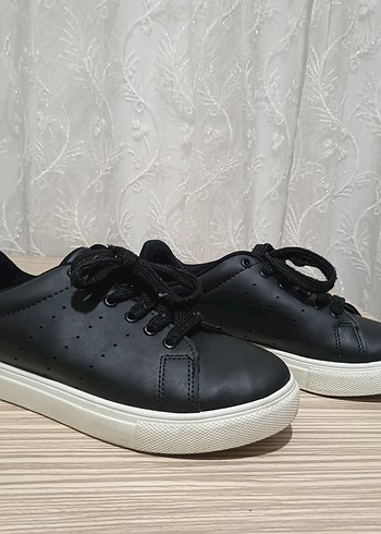 Siyah Minimalist Kadın Spor Ayakkabı
