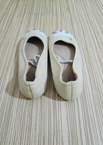 Kız Çocuk Beyaz Nakışlı Tokalı Babet - Görsel 3