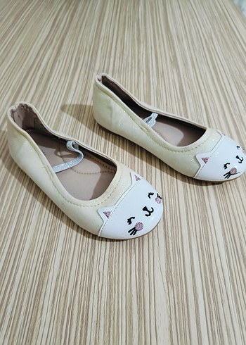 Kız Çocuk Beyaz Nakışlı Tokalı Babet - Görsel 2