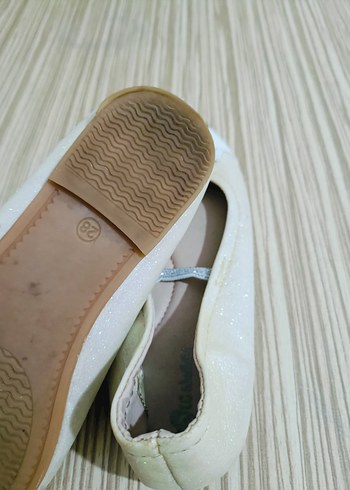 Kız Çocuk Beyaz Nakışlı Tokalı Babet - Görsel 4