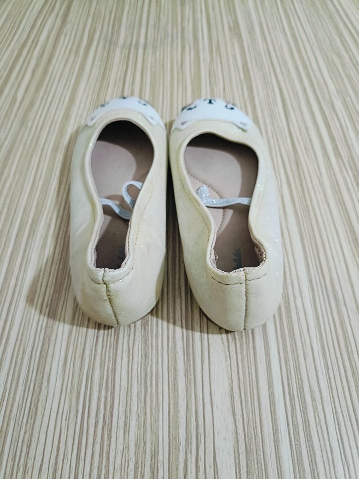 Kız Çocuk Beyaz Nakışlı Tokalı Babet - Görsel 3