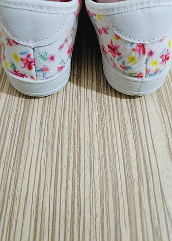 Kız Çocuk Beyaz Çiçek Desenli Cırt Cırtlı Spor Ayakkabı - Görsel 3