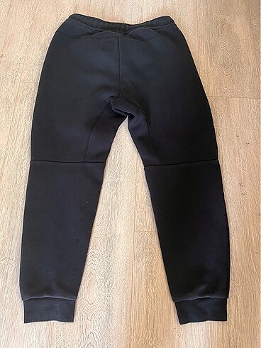 Siyah nike tech