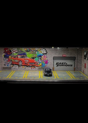  Fast and Furious temalı pleksi sergileme rafı
