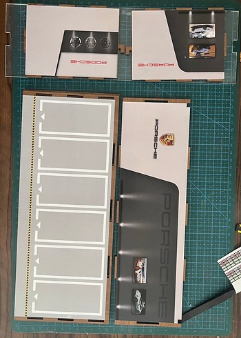 Mavi Shelby Mustang GT350 ve porsche raf